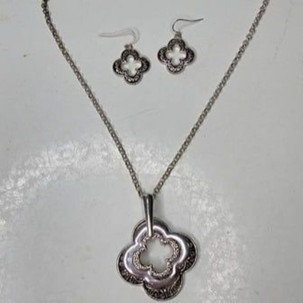 Silver Tone Layered Pendant on Link Chain Necklace with Dangle Earrings 18"L